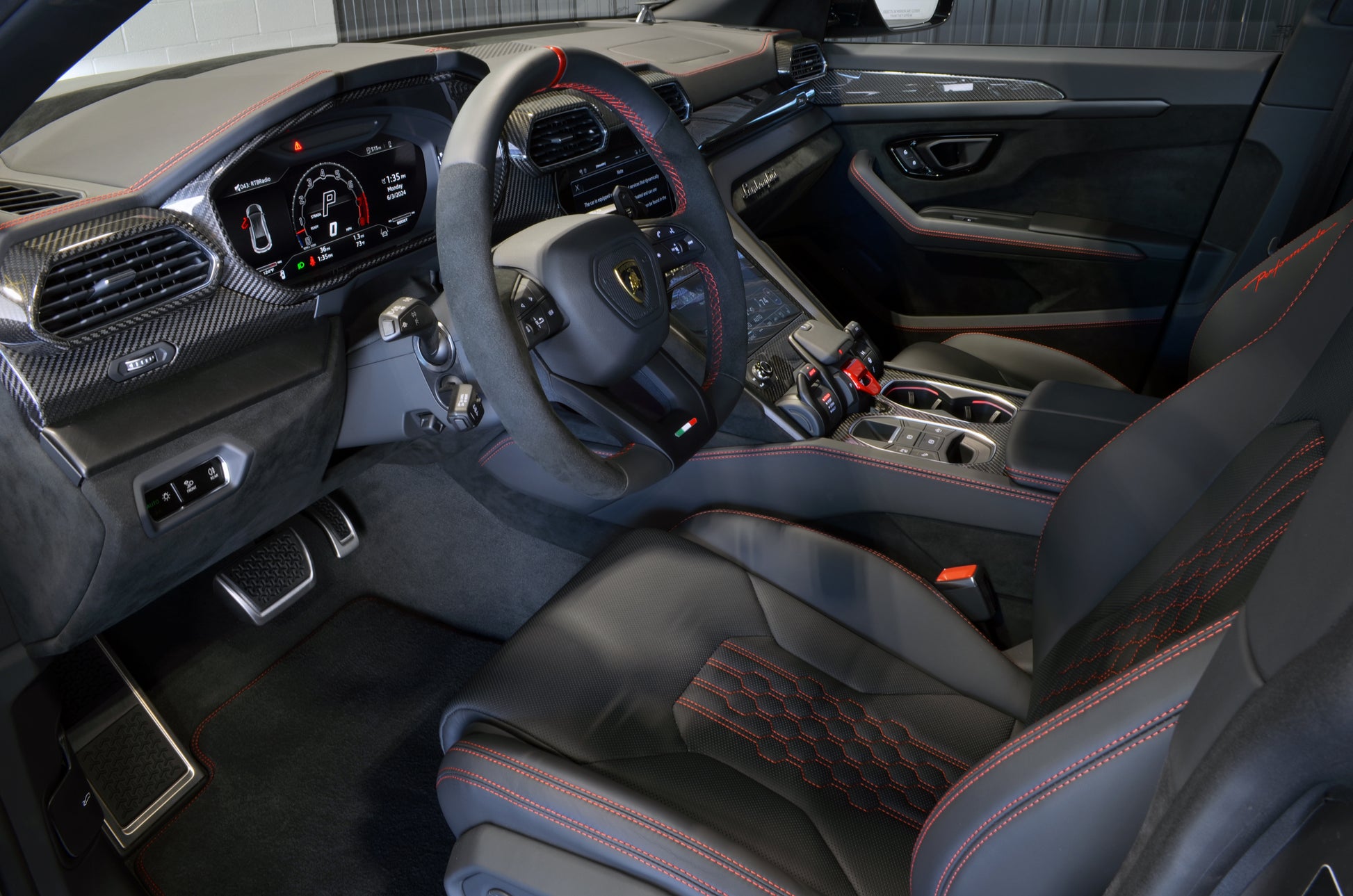 2024 Lamborghini Urus Performante
