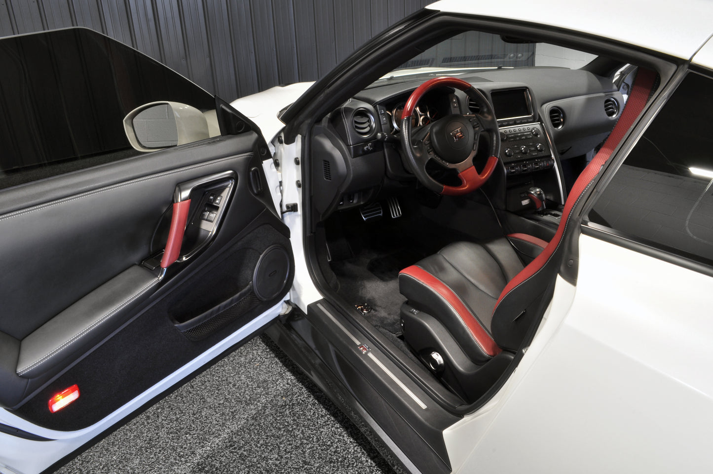 2014 Nissan R35 GTR Pearl White